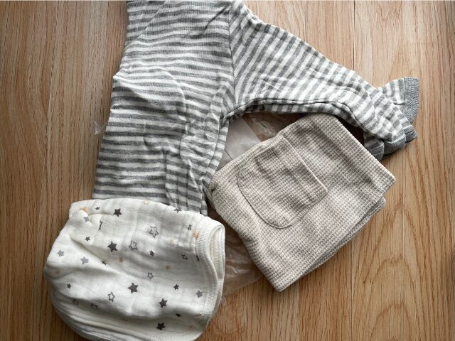 ズボン、肌着、Tシャツの３点セット